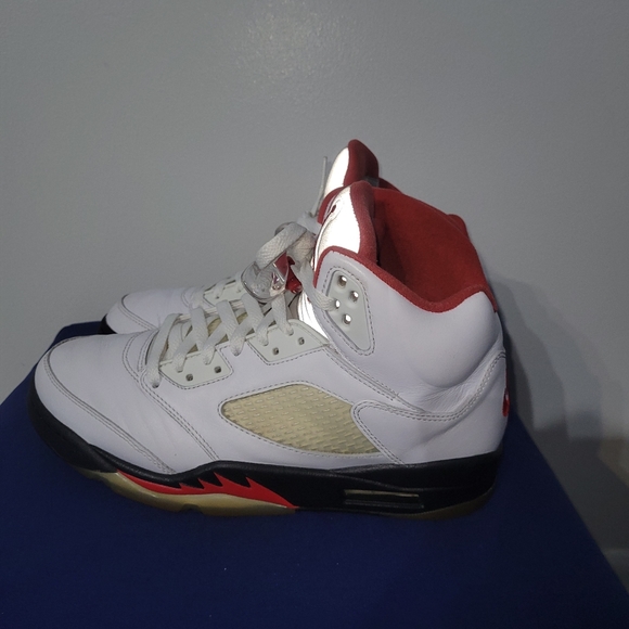 Air Jordan 5 Retro Fire Red 2020 - Picture 6 of 7
